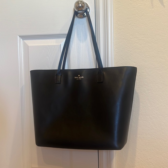kate spade Handbags - Kate spade Karla zipped tote bag